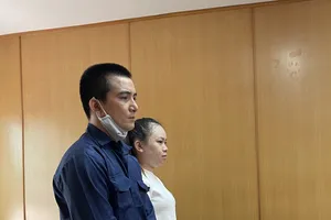 Vợ chồng mua bán ma túy qua mạng, tổ chức chơi tại nhà