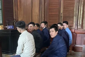 Quản lý, nhân viên lãnh án vì 'chiều khách từ A tới Z'