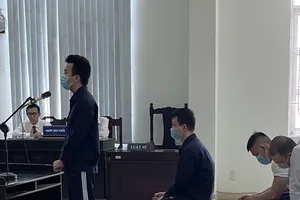 Trình chiếu ảnh hiện trường, triệu tập điều tra viên đến tòa