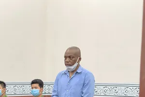 Bị cáo ngoại đổi lời khai liên tục lãnh án chung thân