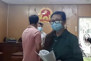 Nữ giám đốc tổ chức hàng chục người xuất cảnh bật khóc tại tòa