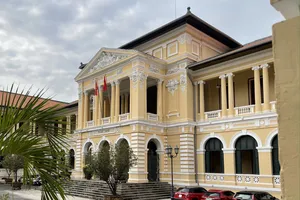 Làm giả hồ sơ vay tiền công ty tài chính, suýt bị xử 2 tội