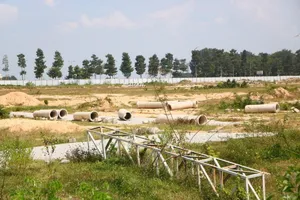 Tổng giám đốc bắt tay với con rể biến đất công thành tư