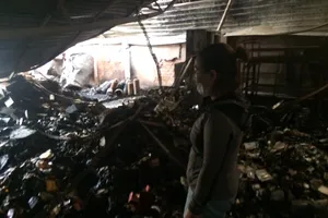 Người phụ nữ buôn lậu đốt công ty người tình