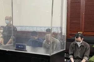 Vụ sản xuất bao cao su, gel bôi trơn giả: 3 bị cáo bị xử tăng án 