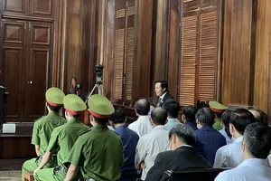 Luật sư tranh luận với VKS về thiệt hại vụ SAGRI 