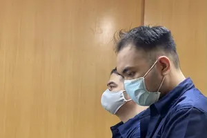 Hai anh em cướp tiền từ tài khoản của nữ môi giới bất động sản