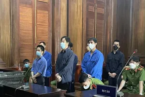 Nhóm 'khủng bố' quán phở Hòa để đòi nợ lãnh án