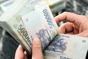 Dàn cảnh đánh ghen thầy giáo để lấy tiền mua kim cương 