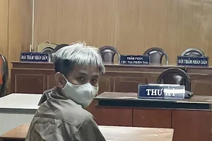 Hứa hẹn giúp đặt quảng cáo ngoài trời tại trụ sở công an quận giá 68.000 USD