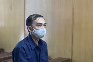 Giám đốc hầu tòa vì buôn lậu, có cả sextoy hết hạn