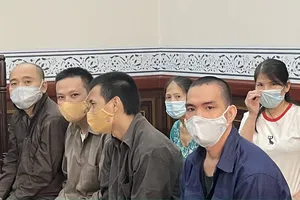 Nữ bị cáo không biết chữ nhưng ký các bản cung?