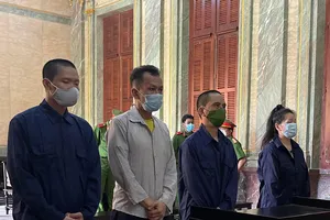 Tìm chủ sở hữu của hơn 2.600 gương chiếu hậu xe ô tô bị trộm