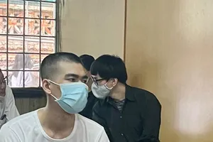 Thanh niên tìm và đưa 13 người Trung Quốc đi khắp quận 7 lãnh 8 năm tù