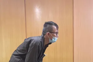 Bỏ trốn đến Đồng Nai rồi đấu súng với công an, 'lụm khụm' quay lại TP.HCM hầu toà