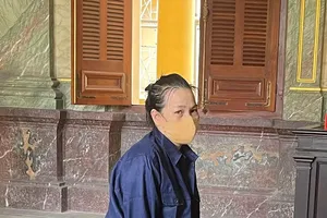 Đang trốn truy nã vụ buôn lậu, người phụ nữ đốt công ty của người tình