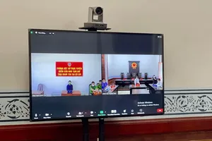 Ghen 'vợ buồn vì sếp sắp cưới', chồng lấy xăng đốt ô tô