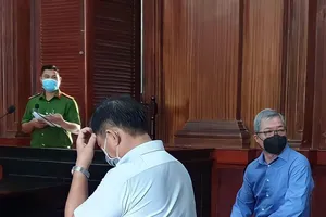 Đem 2 bao tải tiền hối lộ tận phòng làm việc 