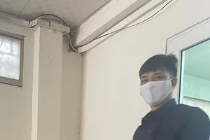 Xâm hại cháu vợ nhiều lần trong nhiều năm, cấm không được tiết lộ