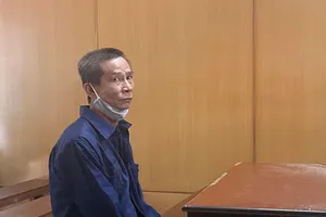 Nghi ngờ vợ có quan hệ bất chính, người đàn ông 56 tuổi đem dao đi gây án 