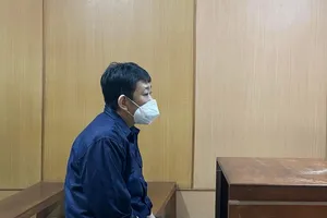 Cựu phó chánh văn phòng lừa tiền tỉ rồi bỏ trốn