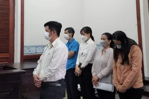 Tiếp tay cho bị án rút tiền khách hàng, 5 cựu cán bộ ngân hàng lãnh án 