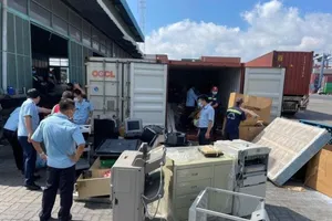 Đề nghị truy tố 26 bị can vụ cán bộ chống buôn lậu tiếp tay buôn lậu 