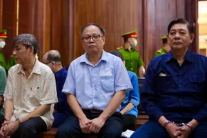 Ông Tất Thành Cang nói lời xin lỗi Đảng bộ thành phố, gia đình