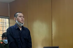 Đổ xăng đốt bạn gái sau tin nhắn 'anh cho nhà em biết bản lĩnh của anh'