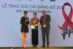 Vinh danh người tích cực phòng, chống HIV