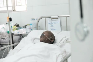 Vụ cháy ở quận 11: Bị bỏng nặng vì cứu người nhà 