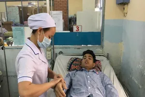 Can thiệp nội mạch cứu bệnh nhân sốt xuất huyết nặng 