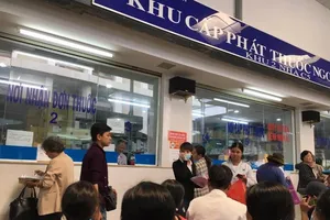 Bộ trưởng Y tế: Thuốc có gì mà để giá cao thế? 