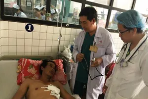 Bị đâm thấu tim vẫn tự lái xe đi cấp cứu