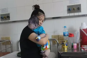 Mẹ mắc thủy đậu có được cho con bú?