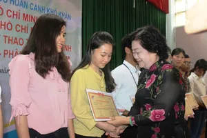 Quỹ học bổng Vừ A Dính trao 161 suất học bổng cho HS-SV