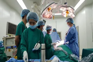Lần đầu tiên VN sử dụng robot cắt thận ghép 