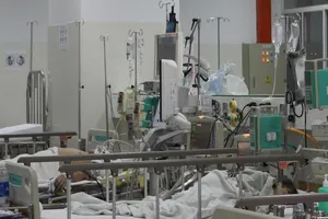  Rơi từ lầu 7 xuống đất, bé gái 4 tuổi thoát chết kỳ diệu