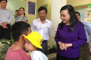 'Đừng mang trẻ bệnh nhẹ lên tuyến trên, tội nghiệp các cháu!'