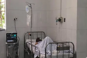 Tài xế xe bồn chở xăng bốc cháy ở Bình Phước bị bỏng nặng 