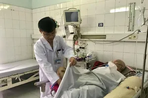 Ít đi lại, cụ ông 85 tuổi mắc bệnh hiếm gặp suýt tử vong