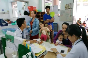 TP.HCM nắng nóng dài ngày, trẻ em người già thi nhau nhập viện