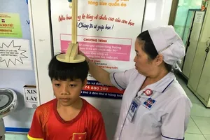 Sợ tiêm hormone tăng trưởng, chiều cao bé trai 3 năm đứng sững