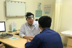 Não tủy bị rò dịch nhưng 'chăm chỉ' trị bệnh viêm mũi 11 năm