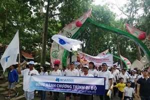 Hơn 5.000 người đi bộ vì nạn nhân chất độc da cam 