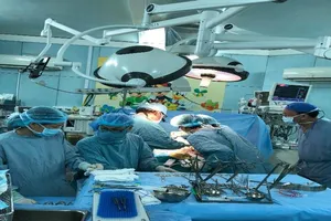 15 tiếng ghép gan ông nội cho bé sinh non ba tháng 