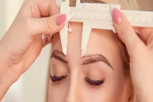 Xăm chân mày làm đẹp, một phụ nữ hôn mê nguy kịch