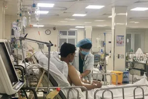 Nhiều thợ lặn mất tích, nhập viện nghi do khí 'trứng thối'