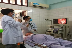 Hóc hai dị vật nhưng đi điều trị viêm phổi