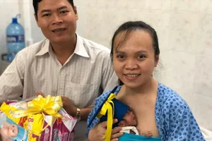 Nhọc nhằn đến vỡ òa hành trình bé Sumo nặng 800 g về nhà